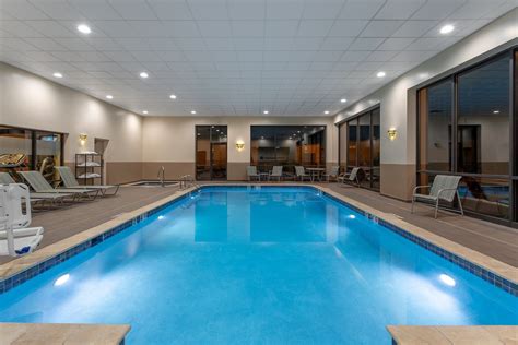 Hampton Inn Bedford Pool: Pictures & Reviews - Tripadvisor