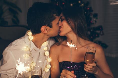 Why Do We Kiss at Midnight on New Year's Eve? | Reader's Digest