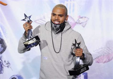 Chris Brown Rule The 2011 BET Awards With 4 Honors - Urban Islandz