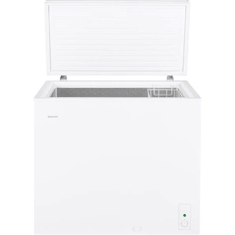 Hotpoint 6.9-cu ft Manual Defrost Chest Freezer (White) in the Chest ...