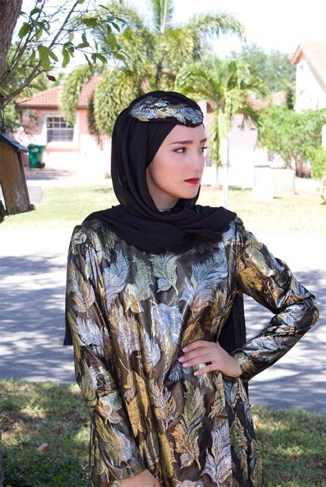 Muslim Women Add Personal Style to a Traditional Garment - The New York Times