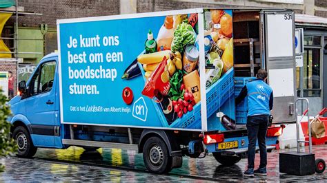 Supermarktbezorgers werken te vaak onveilig: ‘Ik parkeer op de stoep, anders haal ik mijn tijden ...