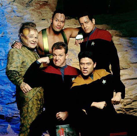 Star Trek: 20 Behind-The-Scenes Photos That Completely Change Voyager