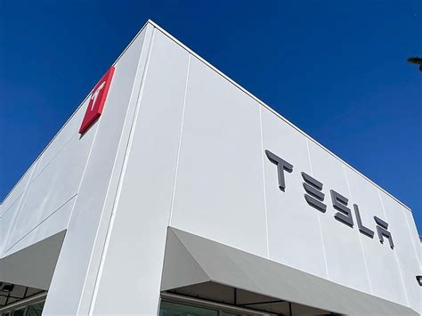 Solum Construction completes construction of Tesla Collision Center | Serving Northern Nevada