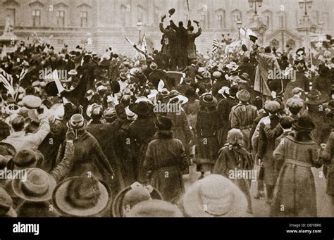 Celebrating the end of the First World War, London, November 1918 Stock Photo, Royalty Free ...