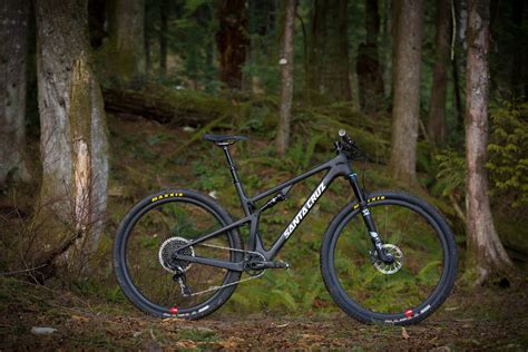 Santa Cruz Blur CC XO1 Review - The Super Lightweight Race Machine