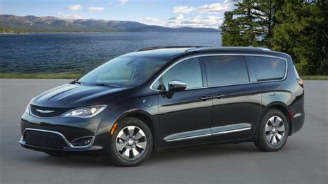 2020 Chrysler Pacifica Review | Hybrid, price, specs, features and photos - Autoblog