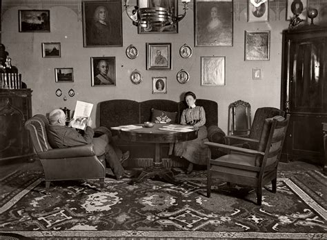 Victorian-Edwardian Living Room: 36 Interesting Vintage Pictures Show People in Their Parlors ...