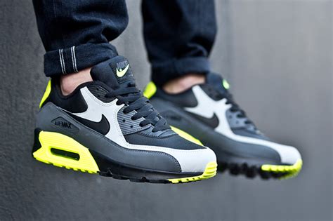 Nike Air Max 90 Leather Neon - Sneaker Bar Detroit