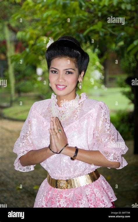 Thai wai greeting, buddhist, respect, culture Thai cultural female Stock Photo: 20214912 - Alamy