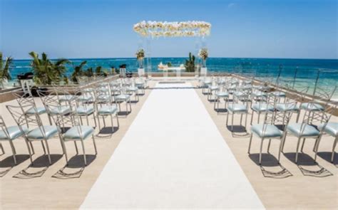 Breathless Riviera Cancun Wedding - Mexico - Hola Weddings