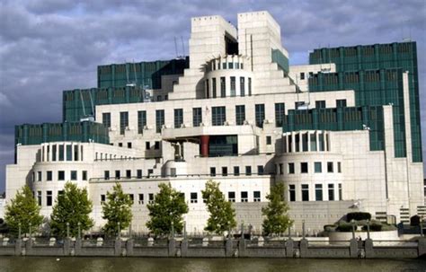 The energy secrets of MI6 headquarters - BBC News