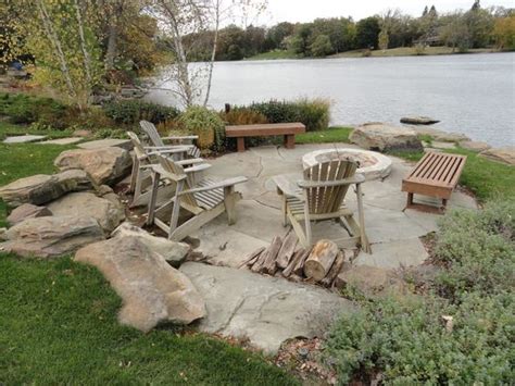 25 Serene Lake House Landscaping Ideas To Blend With Nature