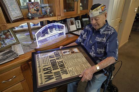 USS Arizona survivor honors the heroes killed at Pearl Harbor on 81st ...