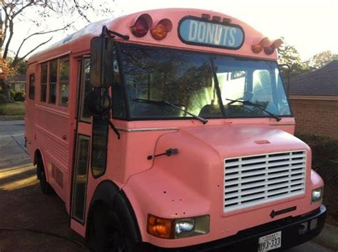 Glazed Donut Works in Deep Ellum rolls out cute pink food truck - 2014-Apr-03 | Food truck, Pink ...