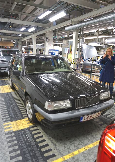 Our 850 Volvo visits the Swedish Torslanda factory, and is driven on the assembly line ...