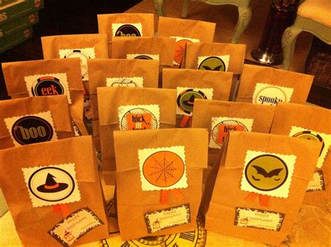 Halloween Goodie Bags for Kids | Halloween Paper Crafts