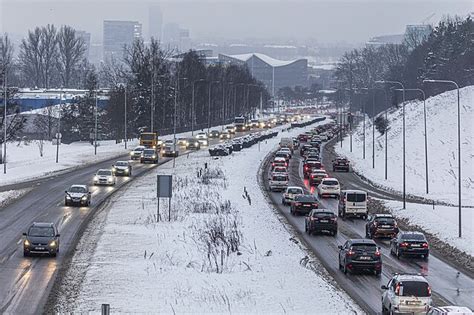 Sudden changes in weather conditions wreak havoc on Lithuanian roads - LRT