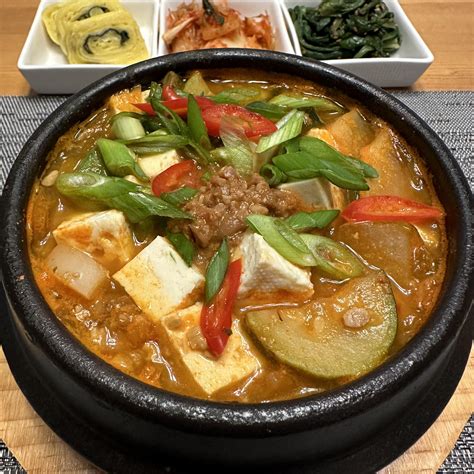 Cheonggukjang jjigae - Dining and Cooking