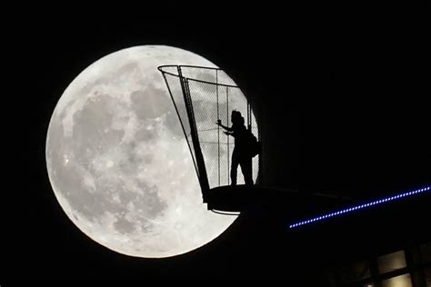 Breathtaking Photos From The Last Supermoon of 2023 - Glancy News