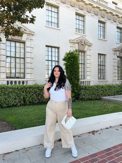 Casual neutral look | White converse outfits, Beige pants outfit, Cream ...