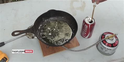 Pouring Coke on molten lead has dazzling results