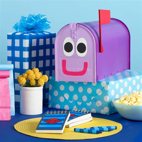 Throw a Blue's Clues & You! Party | Nickelodeon Parents