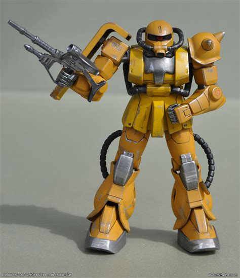 Bandai MS-06F ZAKU II 1/144 scale. Photographs.