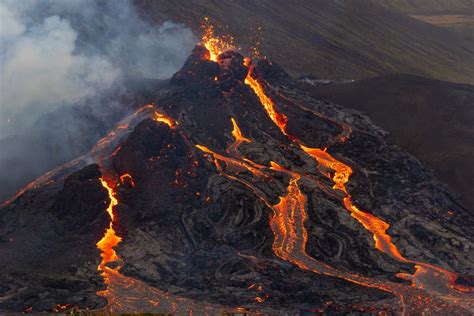 IJslandse vulkaan Fagradalsfjall blijft lava uitspuwen, en dat zorgt ...