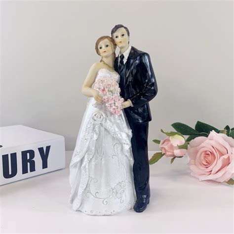 Jual HIASAN KUE FIGURINE PERNIKAHAN LEANING COUPLE - DEKORASI WEDDING CAKE | Shopee Indonesia