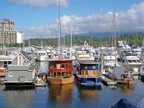 Liveaboard Boats