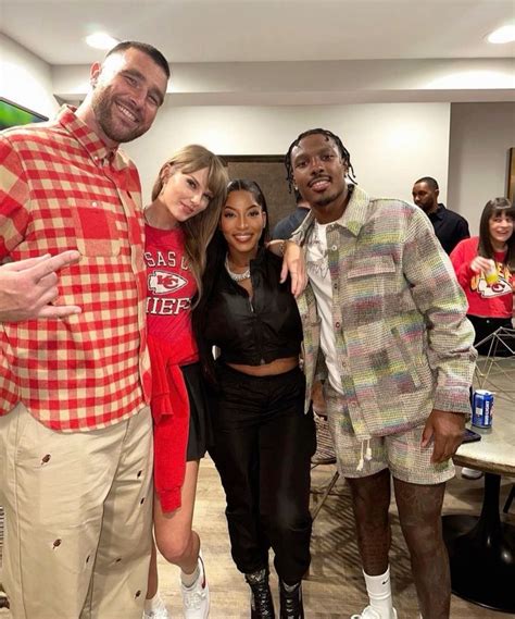 Taylor Swift & Travis Kelce ️‍🩹 in 2023 | Taylor swift outfits, Taylor swift kiss, Travis kelce