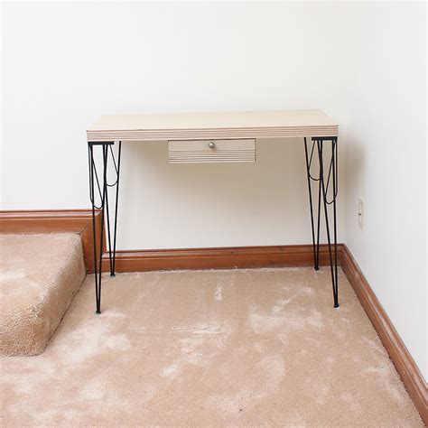 Mid Century Modern Writing Desk | EBTH