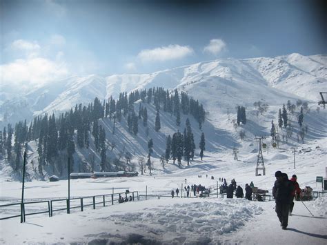 These Stunning Photographs Show How Kashmir Turns Into A Snowy Wonderland During Winters