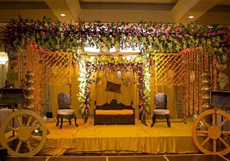 MEHANDI DESIGNS WORLD: Mehndi-Stage-Decoration / Mehndi-Tray-DecorationS / mhendi