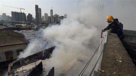 Massive fire in Mumbai building, eight injured - India Today