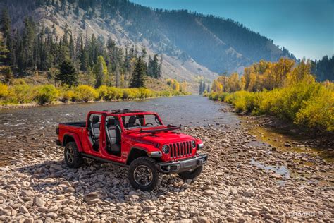 2020 Jeep Gladiator Unveiled | DrivingLine