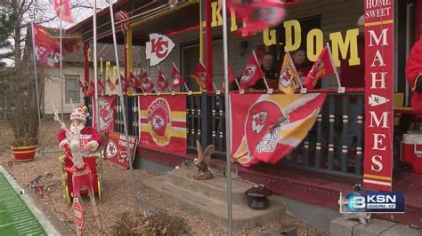 Chiefs Fan brings Arrowhead Stadium to his Front Yard - YouTube