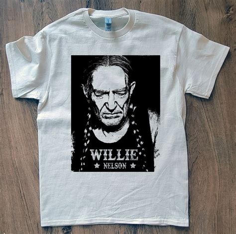 Willie Nelson Stencil Art T-shirt - Etsy