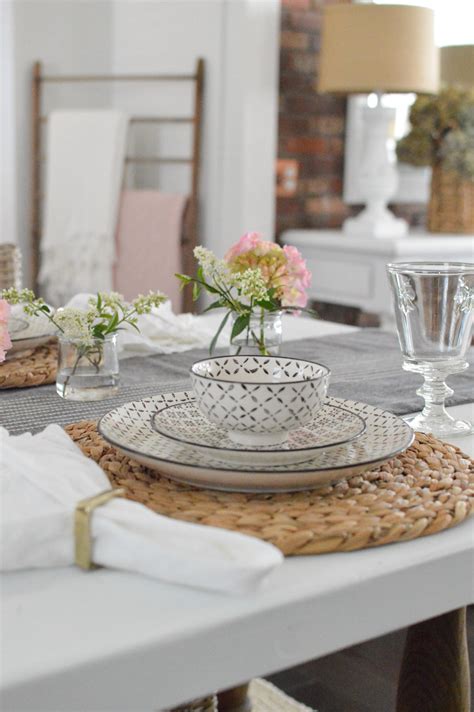 How To Style A Simple Summer Table Setting - Fox Hollow Cottage