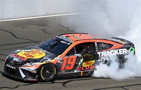 Martin Truex Jr. takes lead late, holds on for NASCAR Cup Series ...