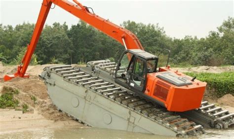 Swamp buggy excavator Is it better to rent or buy an amphibious excavator