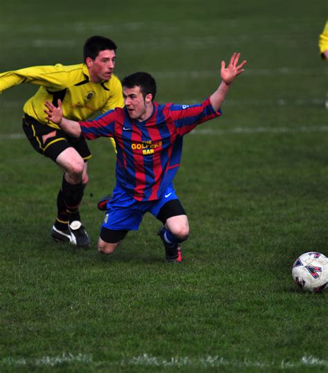 File:Possible soccer dive.jpg - Wikipedia