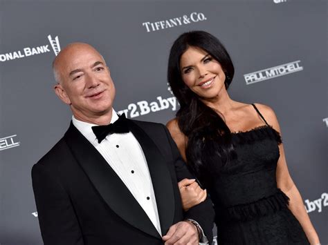 Jeff Bezos gets engaged to girlfriend Lauren Sánchez: Report - BreezyScroll