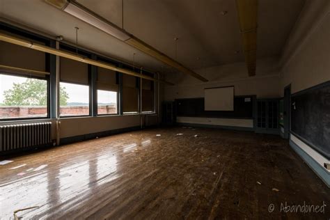 Gladstone School - Abandoned