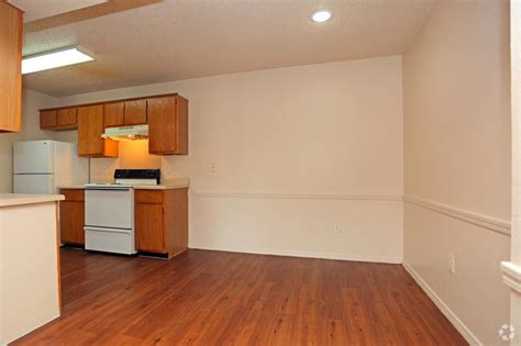 CR of Shawnee Apartments - Shawnee, OK | Apartments.com