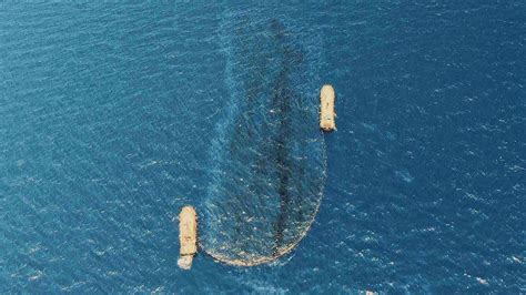 US sends experts to help Manila contain spill from sunken tanker ...