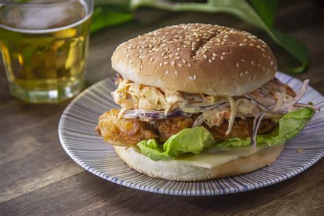 Hamburguesa de pollo frito: receta irresistible - Comedera