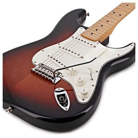 Fender Player Stratocaster MN, 3-Tone Sunburst at Gear4music