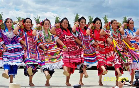 La Guelaguetza, Oaxaca; México. Oversized White Shirt, White Linen Shirt, Mauve Dress, Pink ...